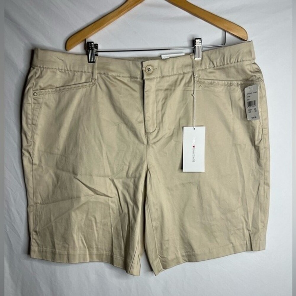NWT Intro-love the fit  18w women’s shorts Color Sand